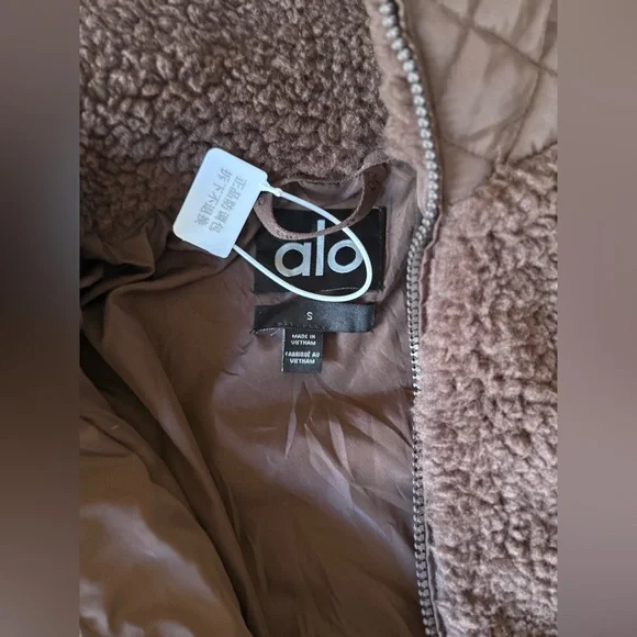 ALO Yoga Sherpa Edge Bomber Jacket - Picture 4 of 4